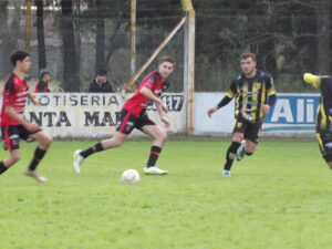 103_0024-300x225 Octavos en Colón: triunfo de Racing en su vuelta al "Coloso"; Porteño empató con la "Juve"