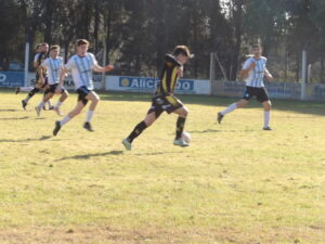 103_0061-1-300x225 Argentino pisó firme en el "Coloso" y venció a Racing en la ida de Cuartos