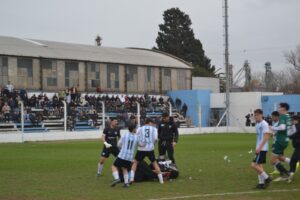 630015c1-f82a-4c14-9a6d-67ddd7087bb8-300x200 Batalla campal en cancha de Argentino de Rojas y revancha de la Final del 3 Ligas suspendida