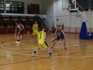 103_0152-300x225 Círculo Italiano arremetió pero no le alcanzó: Comunicaciones lo ganó en la Villa Deportiva