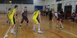 103_0158-scaled-e1727868059291-300x150 Círculo Italiano arremetió pero no le alcanzó: Comunicaciones lo ganó en la Villa Deportiva