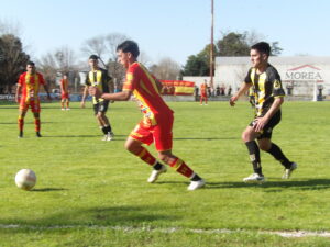 103_0247-300x225 El "Rojo" cantó victoria en el Derby: Paulo Tozzi le dio el triunfo ante la "Academia"