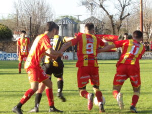 103_0260-300x225 El "Rojo" cantó victoria en el Derby: Paulo Tozzi le dio el triunfo ante la "Academia"