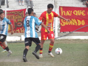 103_0321-300x225 Partidón en la Mitre: Porteño lo ganaba con un hombre de más, pero Barracas reaccionó y empató