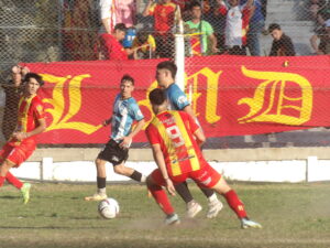 103_0326-300x225 Partidón en la Mitre: Porteño lo ganaba con un hombre de más, pero Barracas reaccionó y empató