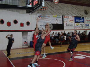 103_0520-300x225 Derrota de "Los Buitres" en las dos despedidas: de la temporada 2024 y la de "Juani" Gastambide