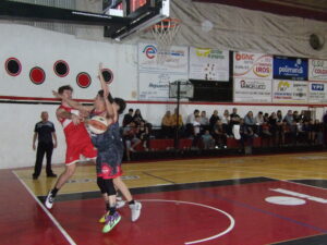 103_0521-300x225 Derrota de "Los Buitres" en las dos despedidas: de la temporada 2024 y la de "Juani" Gastambide