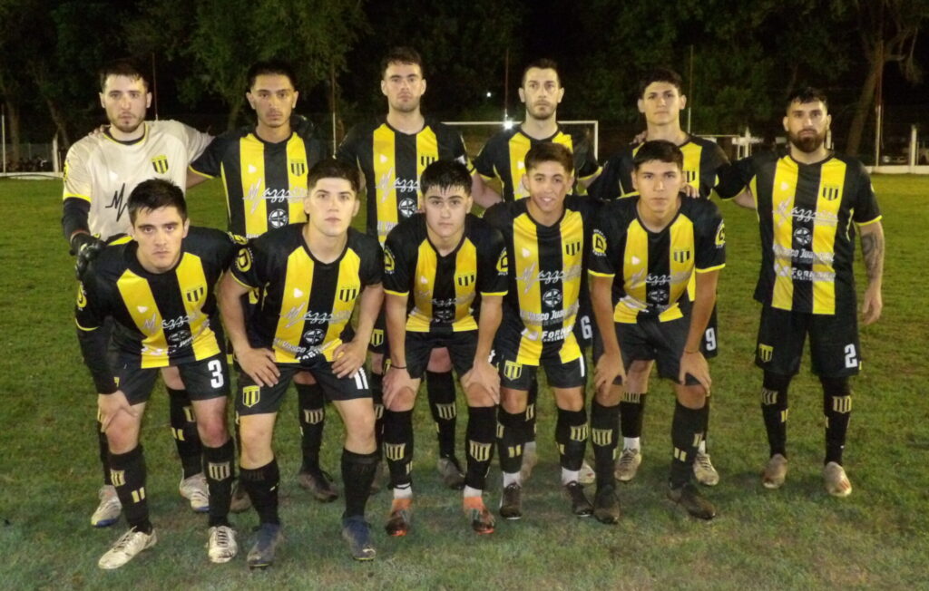 103_0583-scaled-e1729342263841-1024x652 La "Academia" acariciaba su tercer triunfo, pero un zarpazo agónico de "Los Tigres" se lo impidió; empate en la Mitre