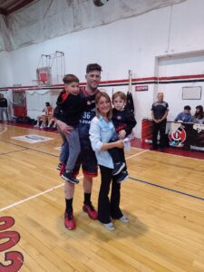 cb111bea-5c80-44f0-8c0e-5f5b36dc8fda-225x300 Derrota de "Los Buitres" en las dos despedidas: de la temporada 2024 y la de "Juani" Gastambide