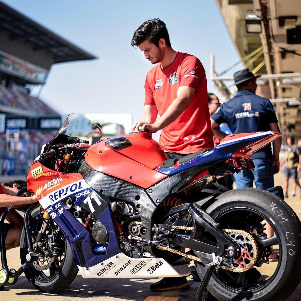 52489259_2489687971101189_8618034570152902656_n Ginés Santiago, un colonense en MotoGP: mecánico del equipo alemán IntactGP